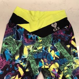CLS v-waist, scrunch butt leggings